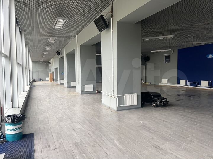 Здание, 2500 м²