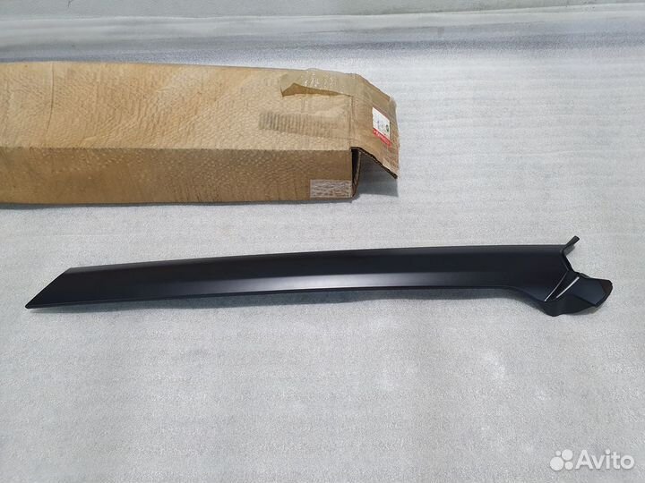 Накладка лобового стекла правая Discovery 4 новая