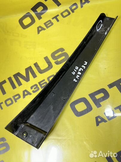 Накладка центральной стойки правая Renault Megane