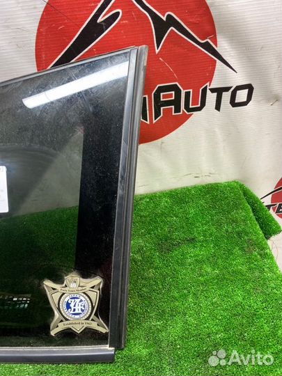 Стекло собачника правое Toyota Corolla Fielder