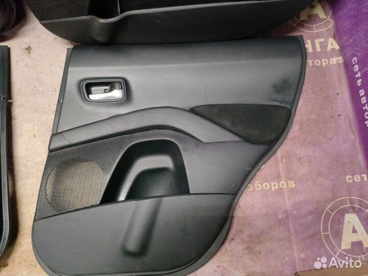 Обшивка боковой двери Peugeot 4007 DW12 2008