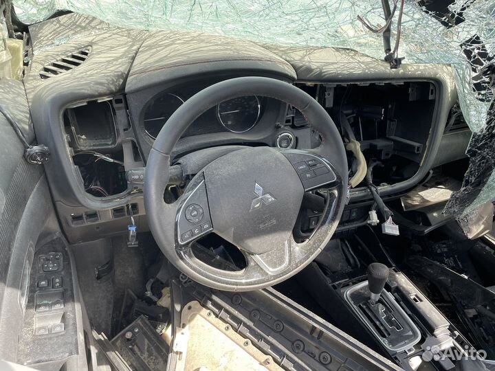 Mitsubishi Outlander 2.4 CVT, 2020, битый, 7 000 км