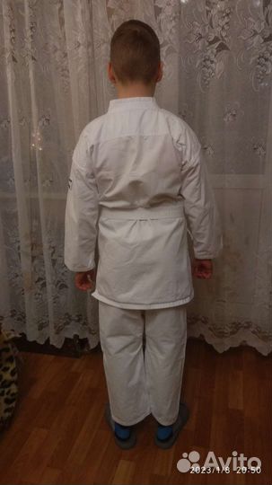 Кимоно с комплектом защиты на 10-11лет