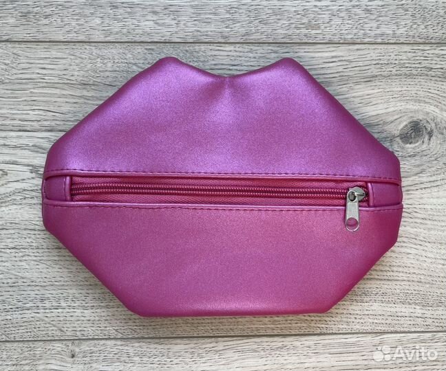 Эксклюзивная новенькая косметичка NYX