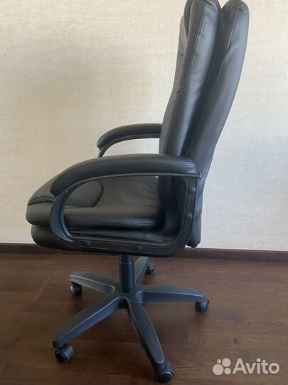 Офисное кресло
