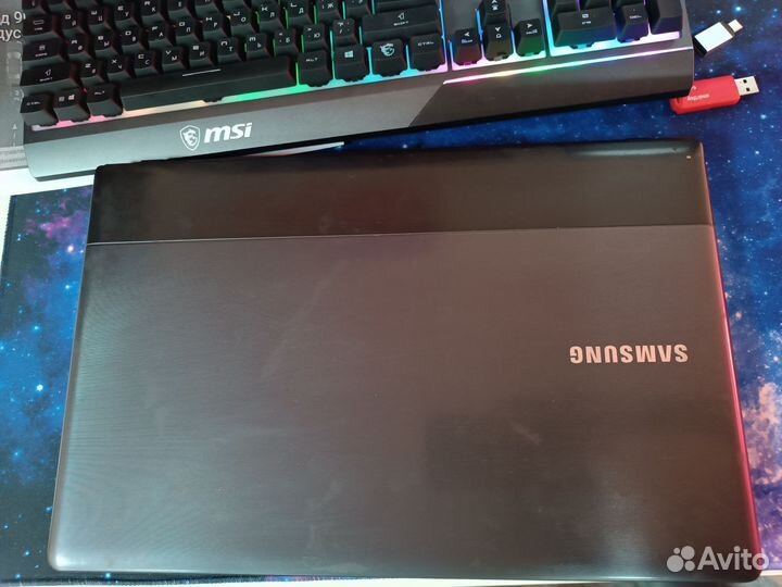 Ноутбук Samsung np300e5c