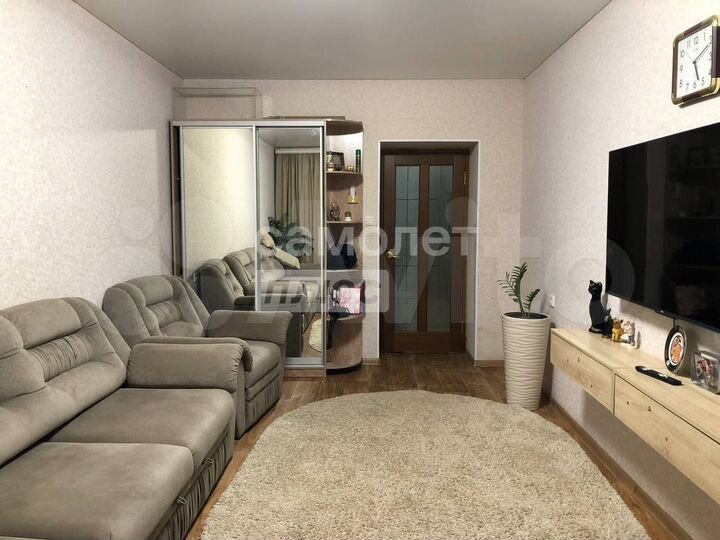 3-к. квартира, 81 м², 1/10 эт.