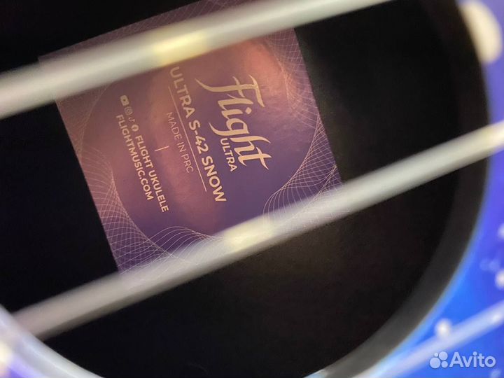 Укулеле сопрано, заснеженный лес