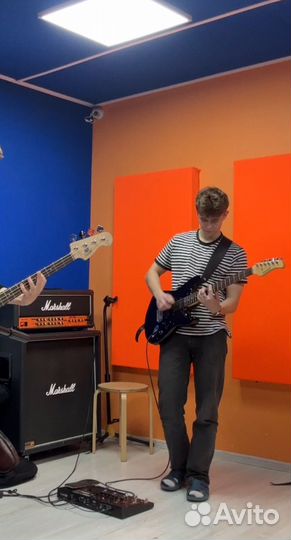 Репетитор по игре на гитаре