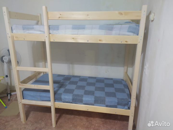 Двухъярусная кровать из дерева