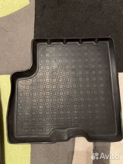 Автомобильные коврики резиновые на Renault Arkana