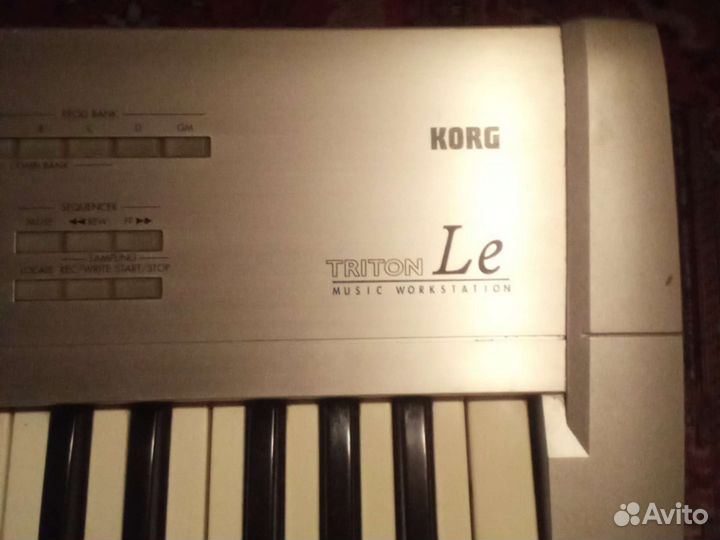 Korg Triton Le Music Workstation 61 клавиша