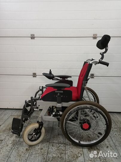 Коляска инвалидная с электроприводом MET comfort