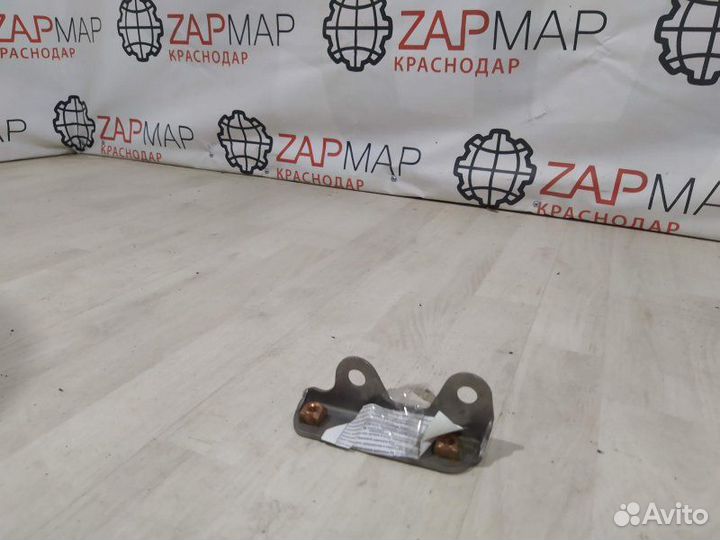 Кронштейн глушителя Volkswagen Touareg NF 2010