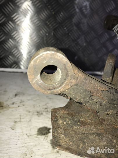 Кулак поворотный передний левый Хендай Акцент