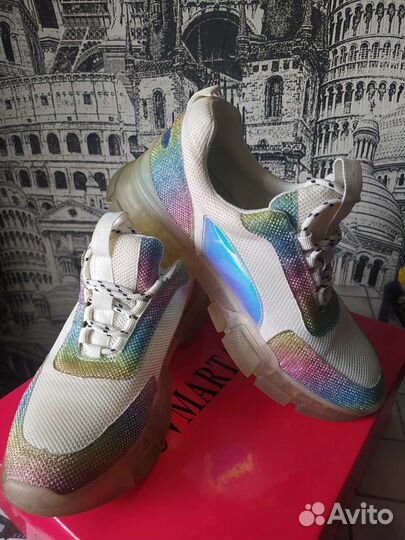 Кроссовки женские. Новые