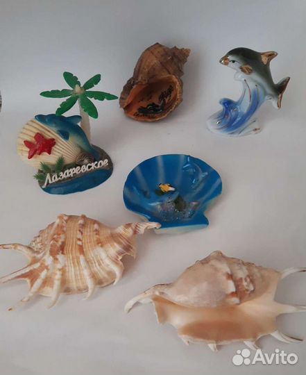 Разные сувениры с моря дельфины ракушки