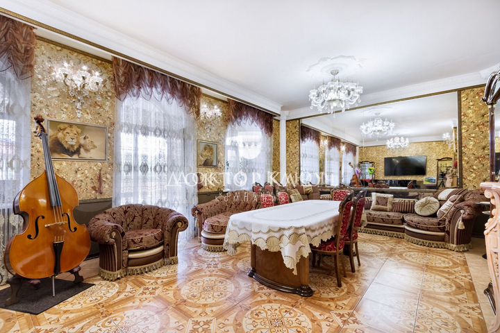 Коттедж 752,2 м² на участке 15 сот.