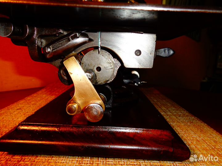 Антикварная швейная машинка Improved Gresham