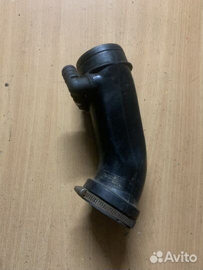 Патрубок воздушного фильтра A4 B5 1994-2001