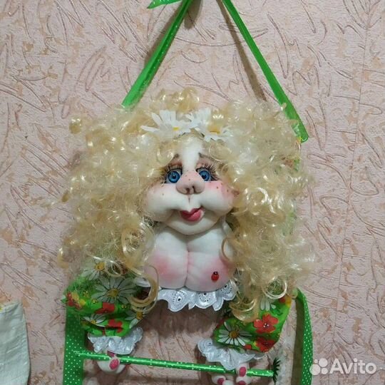 Мадам фу-фу- держатель туалетной бумаги