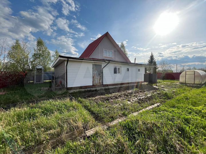 Дом 180 м² на участке 8 сот.