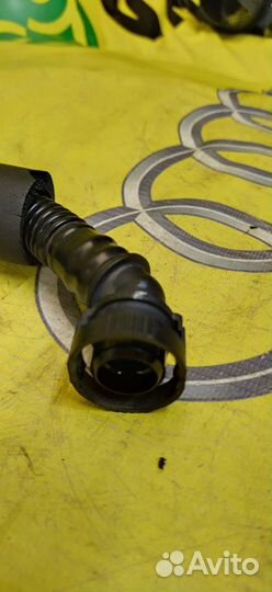 Патрубок клапана вкг Audi A4 седан 2.0 cdnc 2010