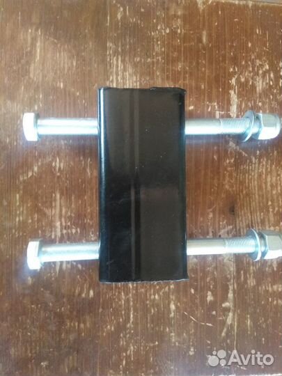 Проставка с болтами