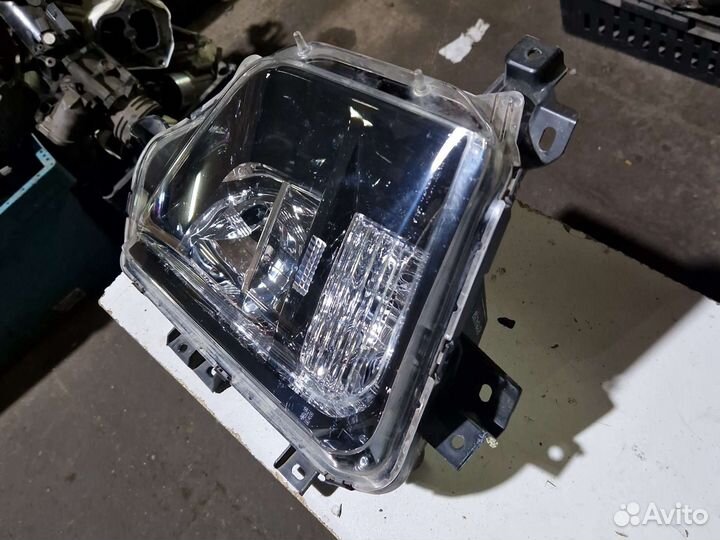 Передняя левая противотуманная фара митсубиси L200