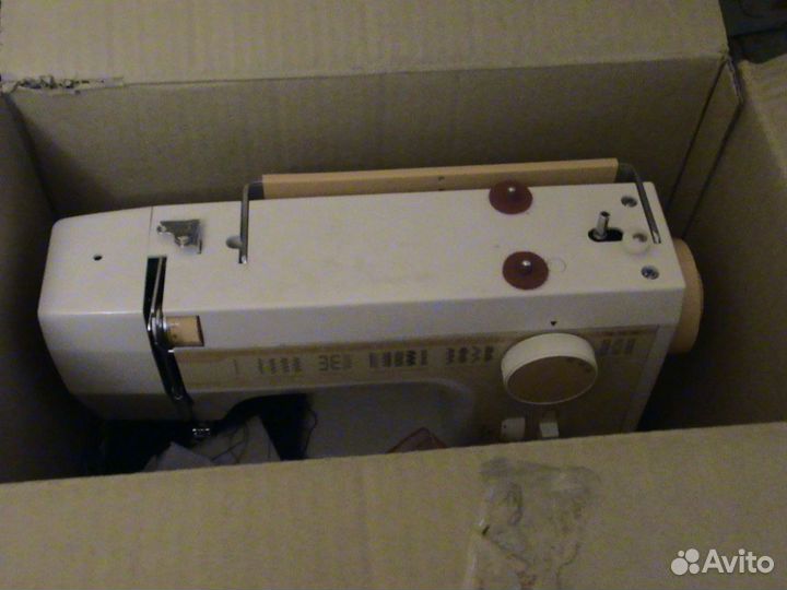 Veritas RUbina 20 швейная машина (белошвейка)