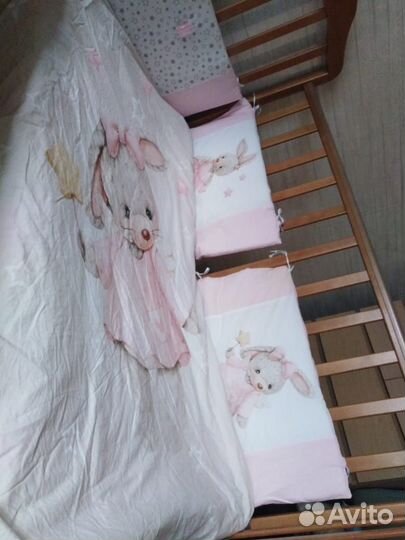 Детская кровать с маятником