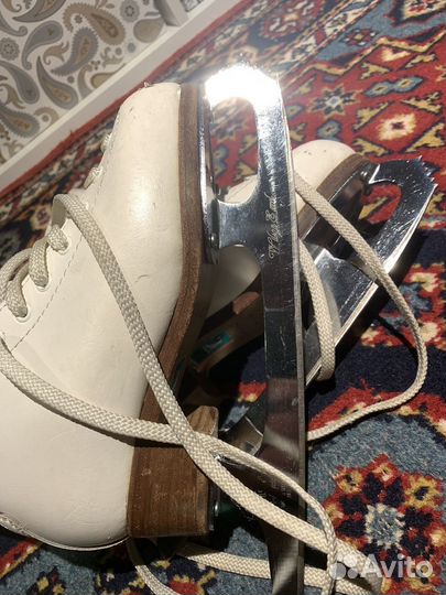 Коньки фигурные р. 32