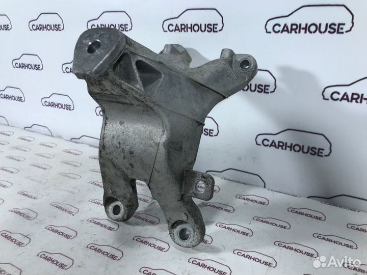 Кронштейн двигателя правый Audi A4 B8 1.8 CDH