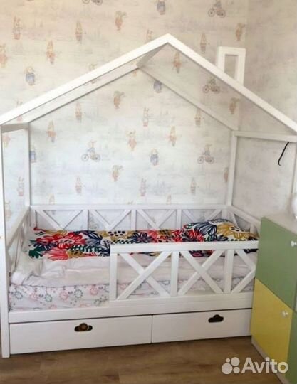 Детская кровать с бортиком из массива сосны