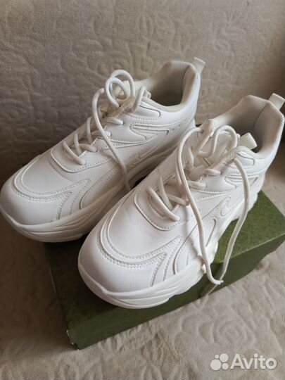 Кроссовки женские 38 размер