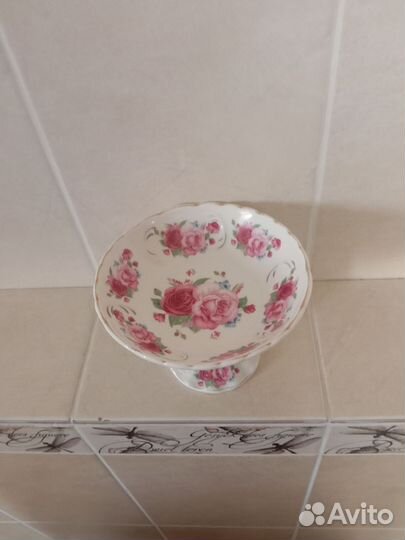 Ваза для конфет на ножке