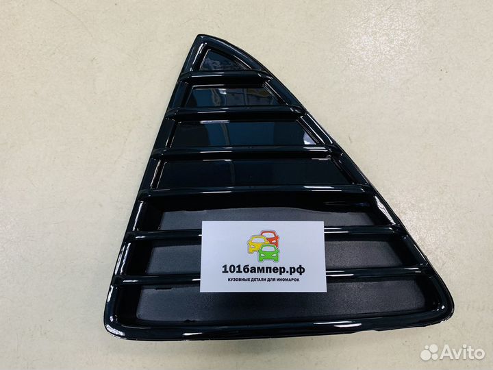 Решетка (треугольник) глянец Ford Focus 3 11-15г