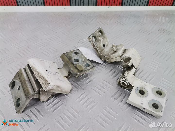 Петля двери распашной Peugeot Partner (M59) рест