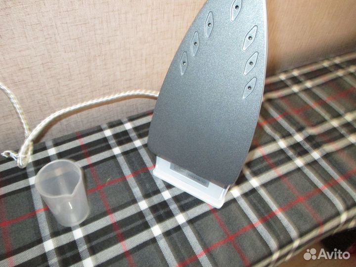 Утюг с отпаривателем