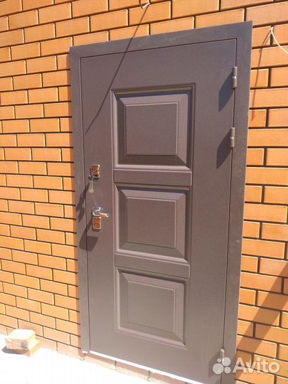 Монтаж входных дверей