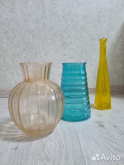 Вазы из цветного стекла