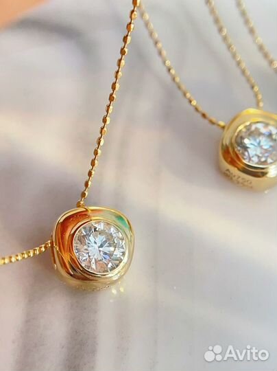Золотое колье с природным бриллиантам