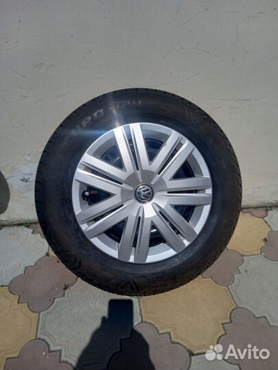 Резина с диском и 2 колпака на volkswagen новое