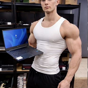 Ноутбук с закрытого офиса, тонкий и мощный