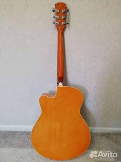Акустическая гитара