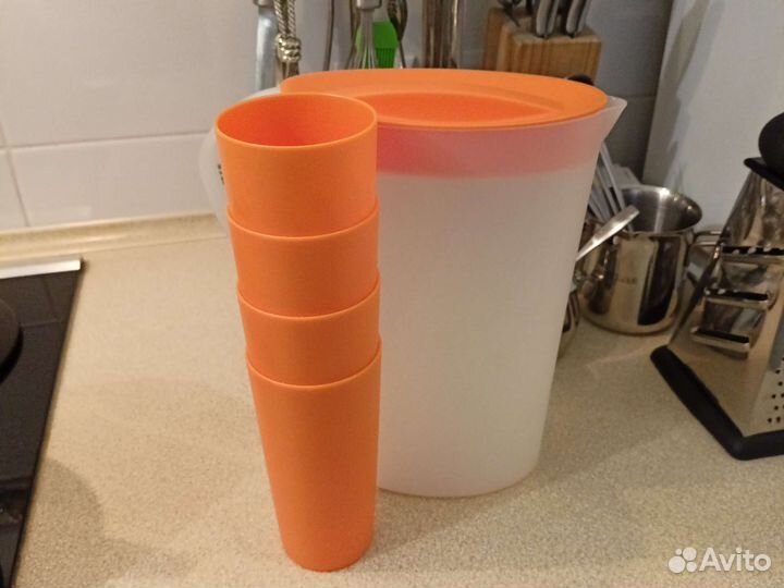 Кувшин со стаканами