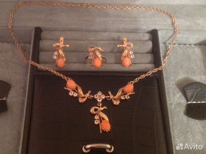 Колье золотое с кораллами Серьги и Кольцо СССР Кор