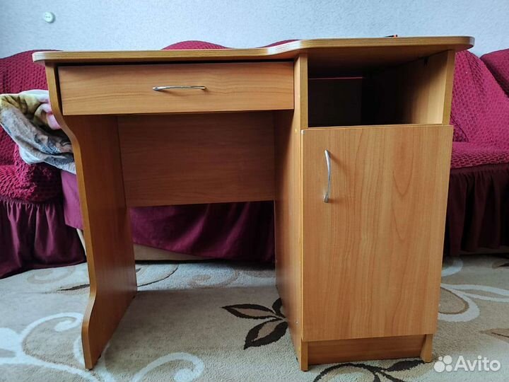 Письменный стол