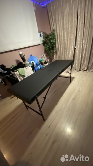 Кушетка, стул и холдер