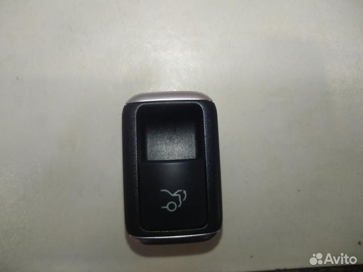 Кнопка открывания багажника Mercedes-Benz E-Class
